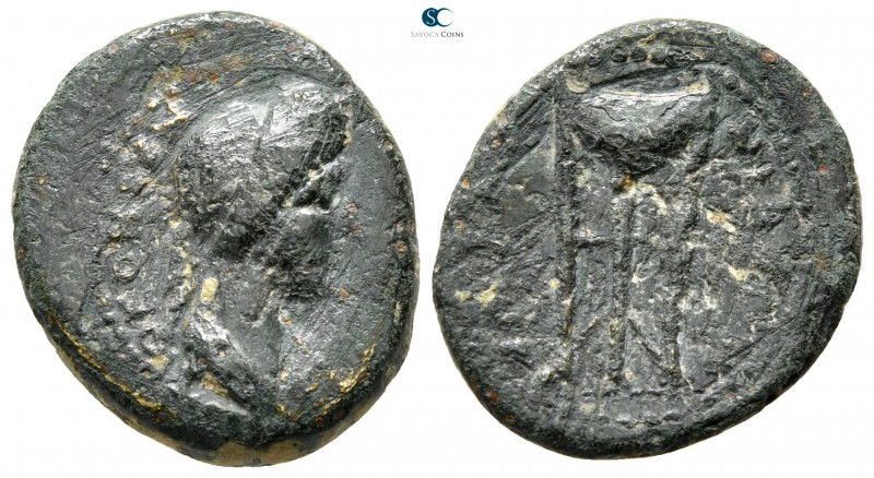 Lydia. Thyateira . Domitia AD 82-96. 
Bronze Æ

17 mm., 2,51 g.



fine