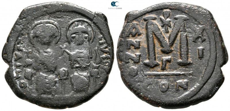 Justin II and Sophia AD 565-578. Constantinople
Follis Æ

30 mm., 11,91 g.
...