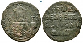 Constantine VII and Romanus I AD 913-959. Constantinople. Follis Æ