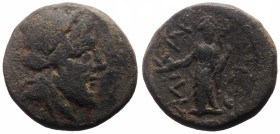 Caria, Halikarnassos, Æ (Bronze, 19.8 mm, 6.81 g), ca 150-50 BC, struck under Menek magistrate.
Obv. Head of Zeus right
Rev. AΛI - K - AP / MEN[EK], T...