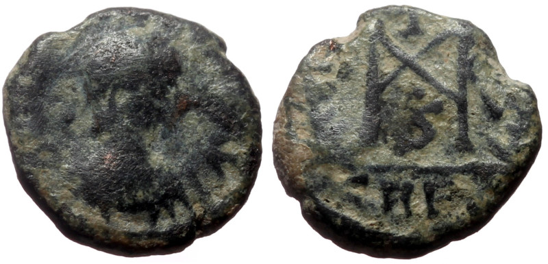 Marcian (450-457) AE Nummus (Bronze, 0.95g, 10mm) Thessalonica.
Obv: D N MARCIAN...