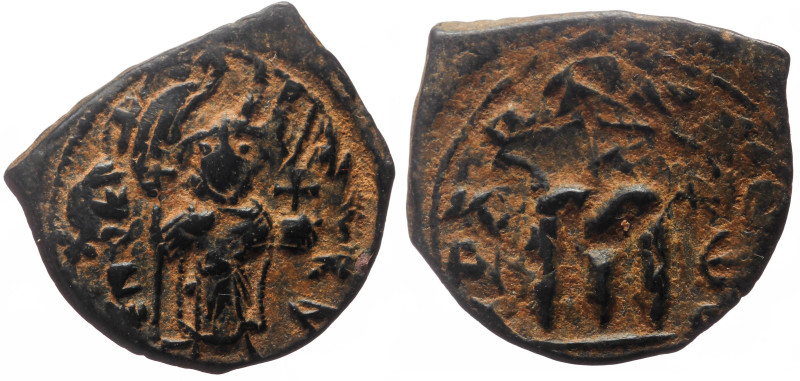 Constans II (641-668) AE (Follis (Bronze, 4.56g, 24mm)Constantinople
Obv: EN T૪T...