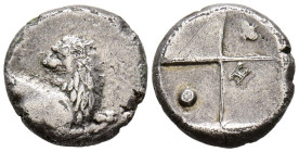 TRACIA, Chersonesos. Hemidracma. (Ar. 2,14g/13mm). 350-300 a.C. (HGC 3.2, 1437). Anv: Parte delantera de león a derecha mirando a izquierda. Rev: Cuat...