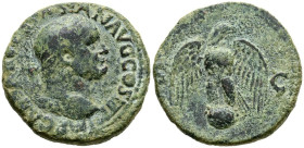 VESPASIANO. As. (Ae. 11,35g/28mm). 72 d.C. Lugdunum. (RIC 1202). Anv: Cabeza laureada de Vespasiano a derecha, alrededor leyenda: IMP CAESAR VESPASIAN...