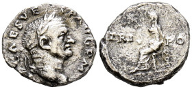 VESPASIANO. Denario. (Ar. 3,14g/17mm). 71 d.C. Roma. (RIC 46). Anv: Cabeza laureada de Vespasiano a derecha, alrededor leyenda: IMP CAES VESP AVG P M....