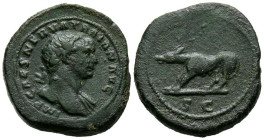 TRAJANO. Semis. (Ae. 4,21g/18mm). 109-111 d.C. Roma. (RIC 694). Anv: Busto laureado de Trajano a la derecha, con un ligero drapeado sobre el hombro iz...