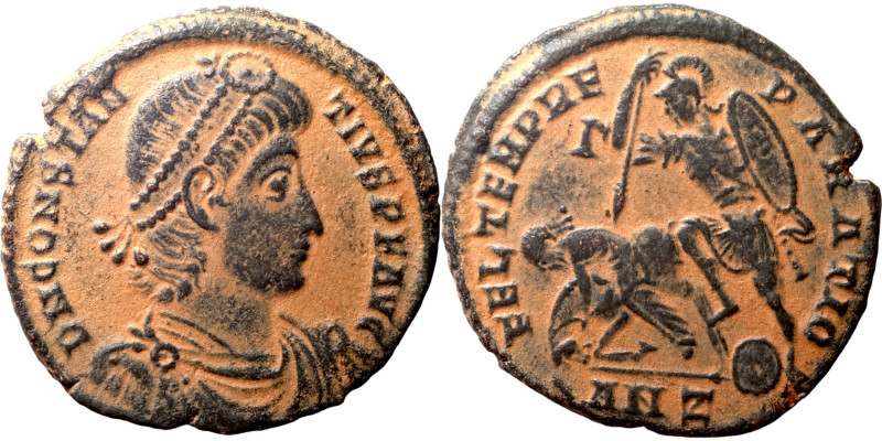 Constantinus II. (351-354 AD). Follis.Obv: D N CONSTANTIVS P F AVG. diademed bus...