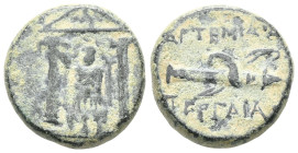 PAMPHYLIA.Perge.(Circa 50-30 BC).Ae.Obv : Cult statue of Artemis Pergaia facing within distyle temple.Rev : APTEMIΔOΣ ΠEPΓAIAΣ.Bow and quiver.