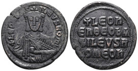 Leo VI Æ Nummus. Constantinople, AD 886-912. + LEON bASILEVS ROM, crowned facing bust, holding akakia / + LEOn/En ΘΕΟ bA/SILEVS R/OMEOn, legend in fou...