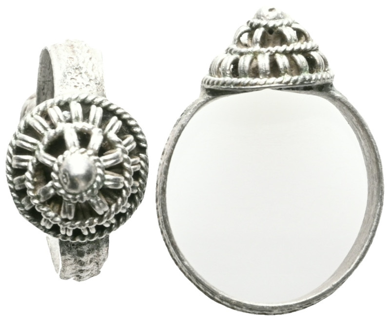 ANCIENT BYZANTINE SILVER RING.(3rd–4th centuries).Ae

Weight: 3 gr
Diameter: ...