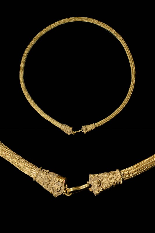 HEAVY HELLENISTIC GOLD NECKLACE

Ca. 300 - 100 BC A beautiful Hellenistic gold...