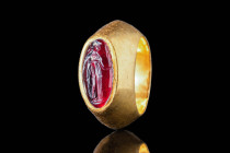 GREEK HELLENISTIC GOLD INTAGLIO RING DEPICTING ATHENA

 Ca. 300 - 100 BC A Hellenistic gold ring with an almond-shaped carnelian intaglio. It depict...