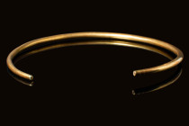 HEAVY SCYTHIAN GOLD TORC - 170 GRAMS 

 Ca. 400 - 100 BC A simple yet elegant gold torc of an open circular form. The necklace is decorated with fin...