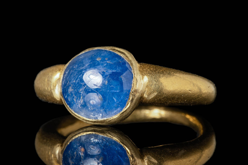 ROMAN GOLD RING WITH SAPPHIRE CABOCHON

 Ca. AD 400 - 600 A Roman gold ring co...