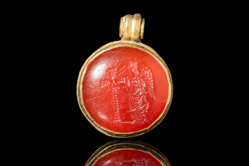 BYZANTINE GOLD PENDANT WITH CARNELIAN INTAGLIO DEPICTING AN ANGEL

 Ca. AD 500...