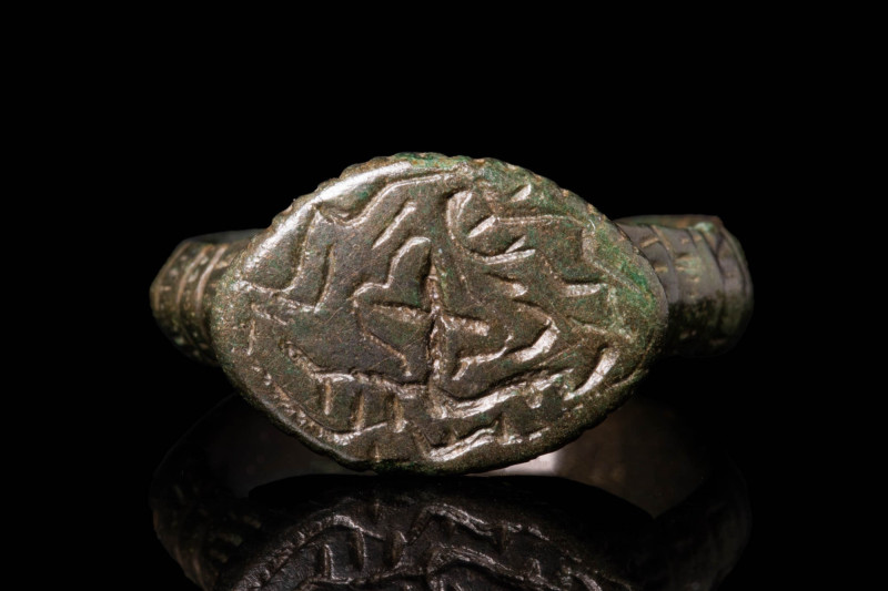 BYZANTINE BRONZE RING DEPICTING A HOLY CROSS

 Ca. AD 900 - 1200 A Byzantine b...