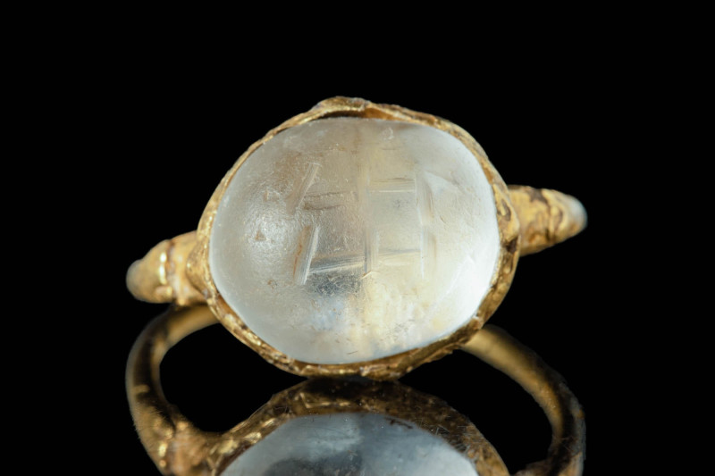 OMAYAD GOLD RING WITH INTAGLIO

 Ca. AD 700 - 800 An Omayad intaglio gold ring...