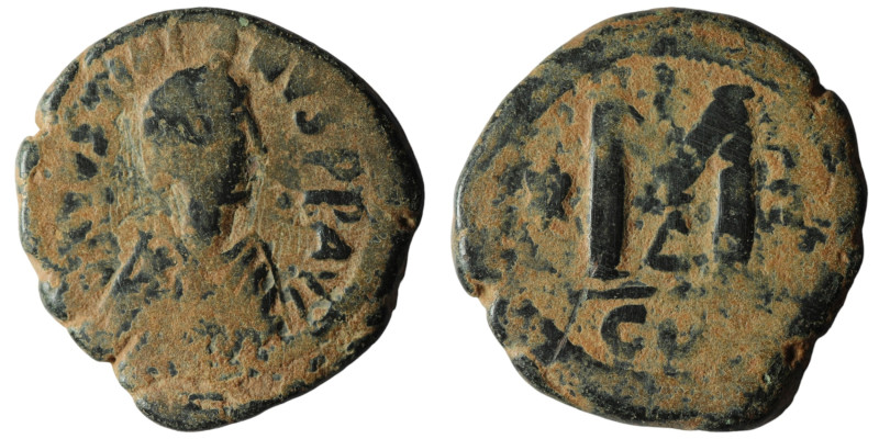 Justinian I. (527-565 AD) Æ Follis. Constantinople. Obv: D N IVSTINIANVS PP AVI....