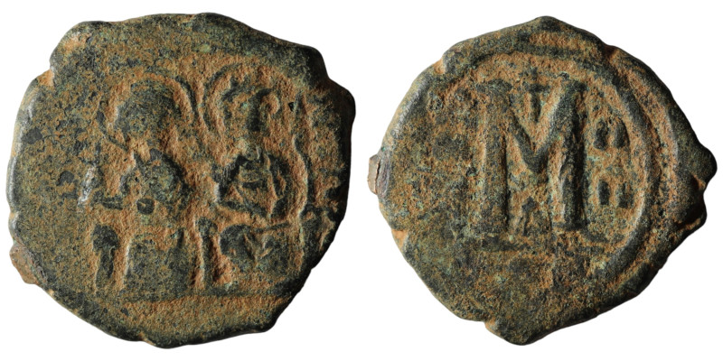 Justin II. and Sophia. (565-578 AD). Follis. Constantinople. Obv: Justin II. and...