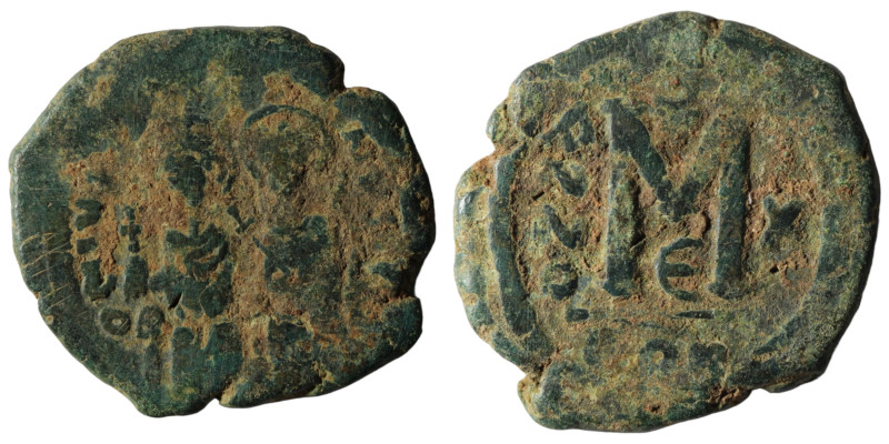 Justin II. and Sophia. (565-578 AD). Follis. Constantinople. Obv: Justin II. and...