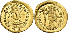 Leo I, 457-474. Solidus (Gold, 20 mm, 4.24 g, 5 h), Constantinopolis, circa 462 or 466. D N LEO PE-RPET AVG Helmeted, pearl-diademed and cuirassed bus...