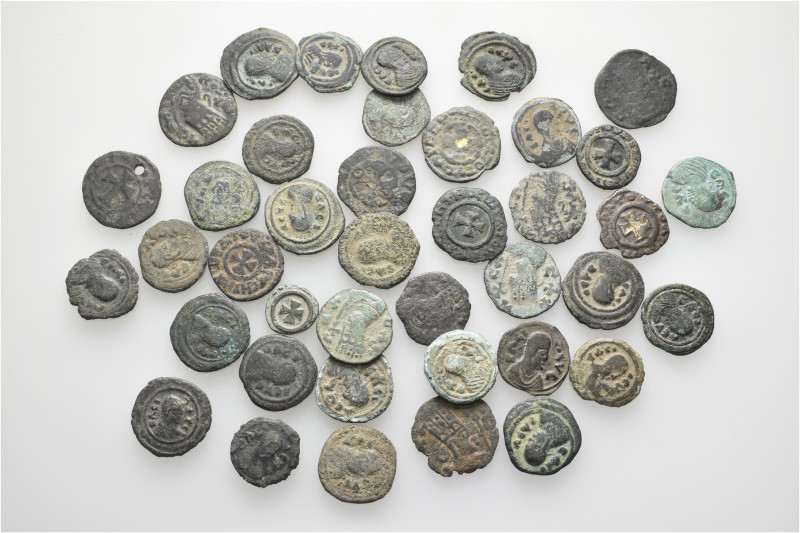 A lot containing 40 bronze and gilt bronze coins. All: Axumite. Fair to about ve...