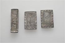 A lot containing 3 silver coins. All: Japan. Very fine to extremely fine. LOT SOLD AS IS, NO RETURNS. 3 coins in lot.


From a Swiss collection, fo...