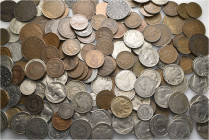A lot containing 160 silver, bronze and copper nickel coins. All: North America. Very fine to extremely fine. LOT SOLD AS IS, NO RETURNS. 160 coins in...
