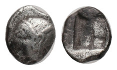 IONIA. Phokaia. Obol (625/0-522 BC). AR Silver
Obv: Archaic head of Athena left.
Rev: Quadripartite incuse square.
Condition: Very fine.
Weight: 1...