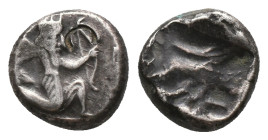 ACHAEMENID EMPIRE. Time of Artaxerxes II to Darius III, Siglos. ( 375-330 BC). Sardes.
Obv: Persian king in kneeling-running stance right, holding da...