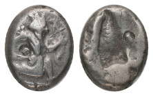 ACHAEMENID EMPIRE. Time of Artaxerxes II to Darius III, Siglos. ( 375-330 BC). Sardes.
Obv: Persian king in kneeling-running stance right, holding da...