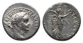 CAPPADOCIA. Caesarea. Vespasian (69-79 AD). Didrachm.
Obv : ΑYΤΟΚΡΑ ΚΑΙCΑΡ ΟYECΠΑCΙΑΝΟC CEΒΑCΤΟC.
Laureate head right.
Rev : NIKH CEBACTH.
Nike ad...