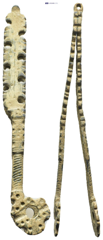 Bronze tweezers, decorated with dots and lines. (100mm, 18.7 g)