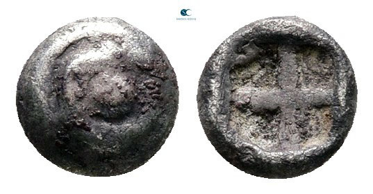 Ionia. Uncertain mint circa 500 BC. 
Tetartemorion AR

6 mm, 0,29 g



Ve...