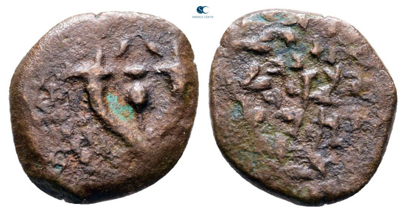 Judaea. Jerusalem. John Hyrcanus I 135-104 BC. 
Prutah Æ

13 mm, 1,28 g


...