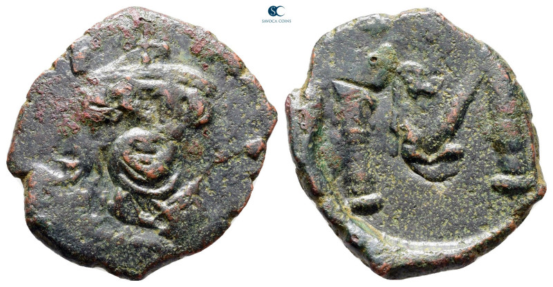 Constans II AD 641-668. Constantinople
Follis or 40 Nummi Æ

23 mm, 4,51 g
...