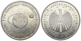 FIFA World Football Championship - Germany 2006. AR, 10 Euro. 18.11 g. 32.55 mm.
Obv: BUNDESREPUBLIK DEUTSCHLAND 2004
10 EURO.
Rev: FIFA FUSSBALL -...