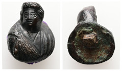 Roman bronze applique.
Bronze applique decorated with a bust.
Weight: 16.10 g. g.
Diameter: 24.54 mm.