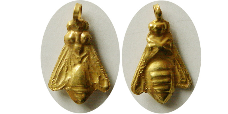 PHOENICIA, Circa 500 BC. Early Phoenician gold Bee pendent (0.38 gm; 13mm x 8mm)...