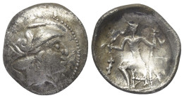 Ostkelten. Pannonien.

 Drachme (Silber). 2. - 1. Jhdt. v. Chr.
Vs: Leicht stilisierter Kopf der Athena rechts.
Rs: Leicht stilisierter Zeus mit S...