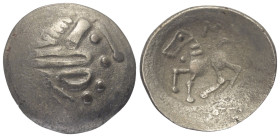 Ostkelten. Muntenien. Typ 'Sattelkopf'.

 Tetradrachme (Silber).
Vs: Stark stilisierter Kopf des Zeus mit Lorbeerkranz rechts.
Rs: Stark stilisier...