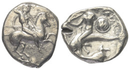 Kalabrien. Tarent.

 Didrachme oder Nomos (Silber). Ca. 302 - 280 v. Chr.
Vs: Nackter Jüngling mit Speer zu Pferde nach rechts reitend, zwischen de...