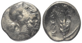 Lukanien. Metapont.

 Nomos (Silber). Ca. 340 - 330 v. Chr.
Vs: Kopf des Leukippos mit korinthischem Helm rechts, dahinter Weintraube.
Rs: Getreid...