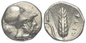 Lukanien. Metapont.

 Nomos (Silber). Ca. 340 - 330 v. Chr.
Vs: Kopf des Leukippos mit korinthischem Helm rechts, dahinter Löwenkopf rechts.
Rs: G...