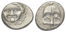 Thrakien. Apollonia Pontika.

 Drachme (Silber). Ca. 4. Jhdt. v. Chr.
Vs: Kopf der Gorgo Medusa mit herausgestreckter Zunge en face.
Rs: Anker, im...