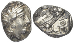 Attika. Athen.

 Tetradrachme (Silber). Ca. 353 - 294 v. Chr.
Vs: Kopf der Athena mit ölzweiggeschmücktem attischem Helm, Ohranhänger und Halskette...