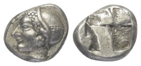 Ionien. Phokaia.

 Diobol (Silber). Ca. 510 - 494 v. Chr.
Vs: Archaischer Kopf der Athena mit Helm links.
Rs: Viergeteiltes Quadratum incusum.

...