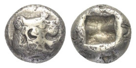 Königreich Lydien. Alyattes - Kroisos (605 - 540 v. Chr.).

 1/12 Stater bzw. Hemihekte (Elektron). Sardeis.
Vs: Kopf eines Löwen mit Strahlenwarze...
