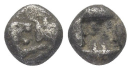 Königreich Lydien. Kroisos (556 - 541 v. Chr.).

 1/12 Stater (Silber). Sardeis.
Vs: Löwen- und Stierprotome einander gegenüber.
Rs: Quadratum Inc...