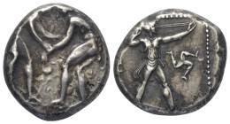 Pamphylien. Aspendos.

 Stater (Silber). Ca. 380 - 325 v. Chr.
Vs: Zwei Ringer einander gegenüber, der linke packt mit beiden Händen den linken Arm...